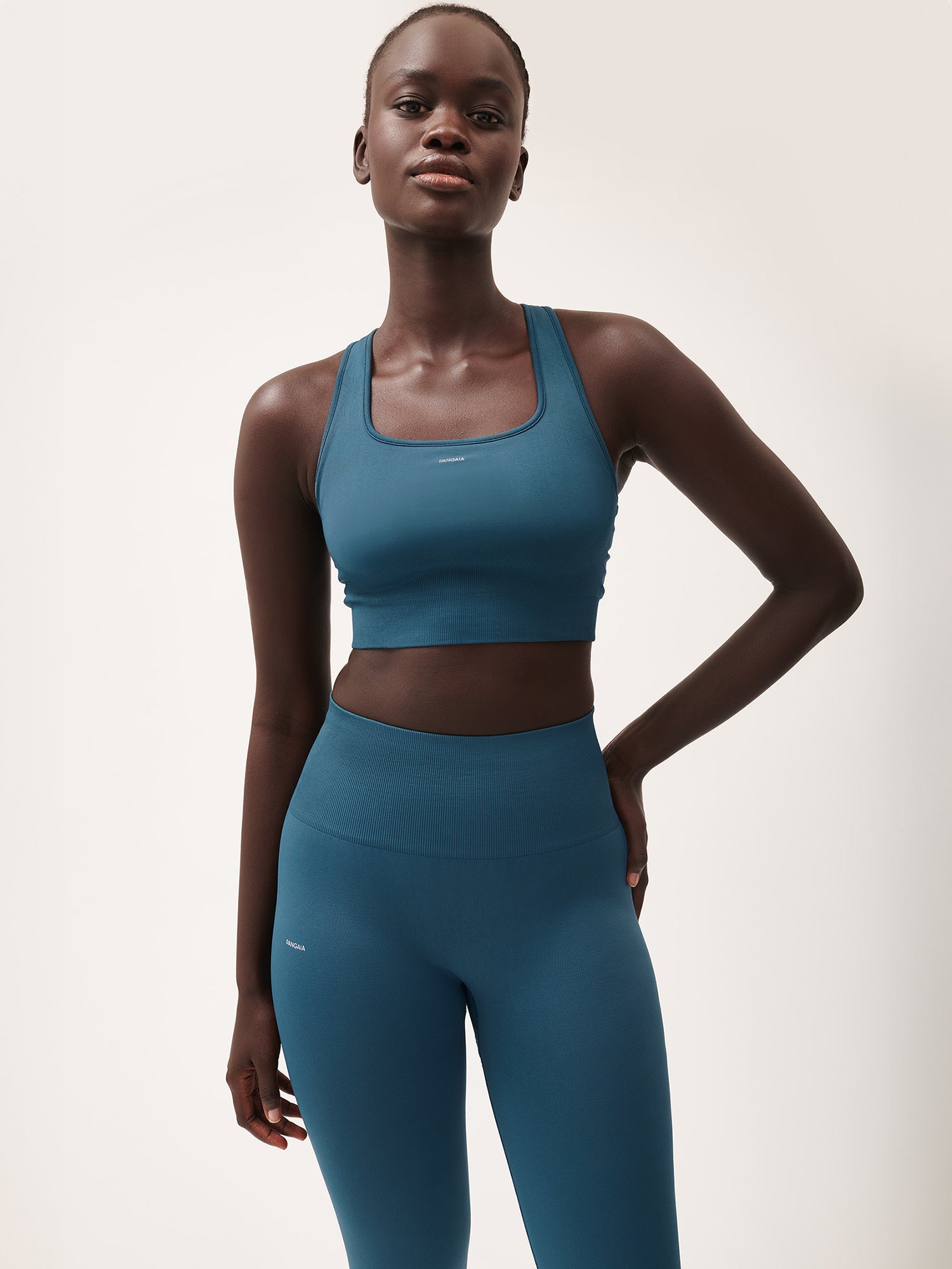 Women's Plant-Stretch Compressive Sports Bra—black