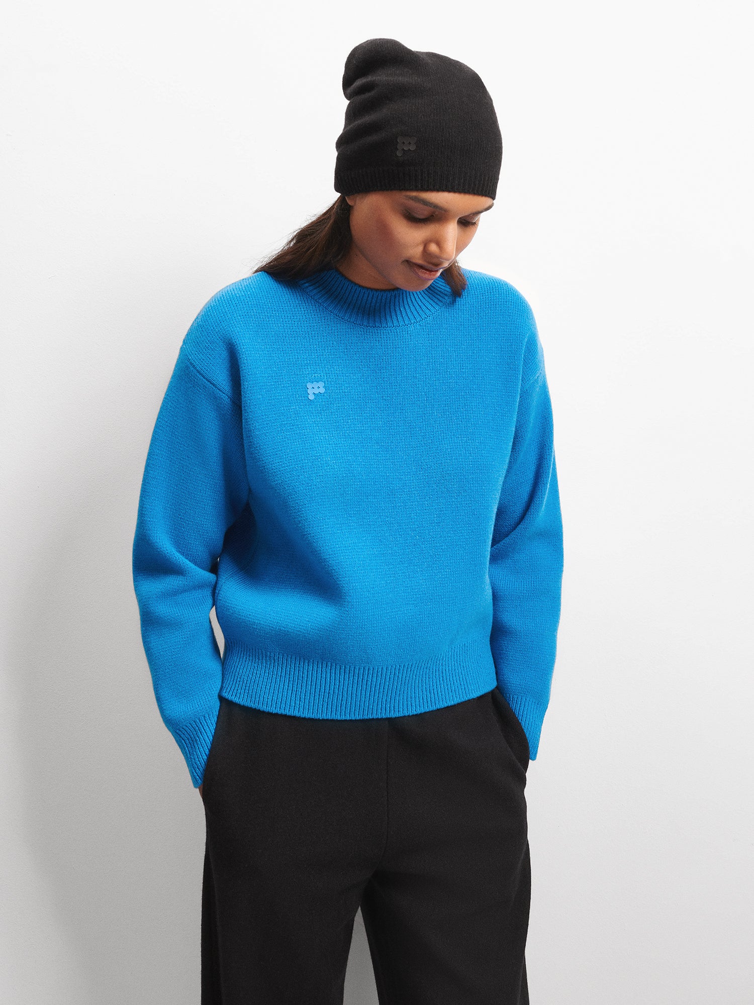 Recycled_Cashmere_Knit_Crew_NeckSweater_Cerulean_Blue-female-1
