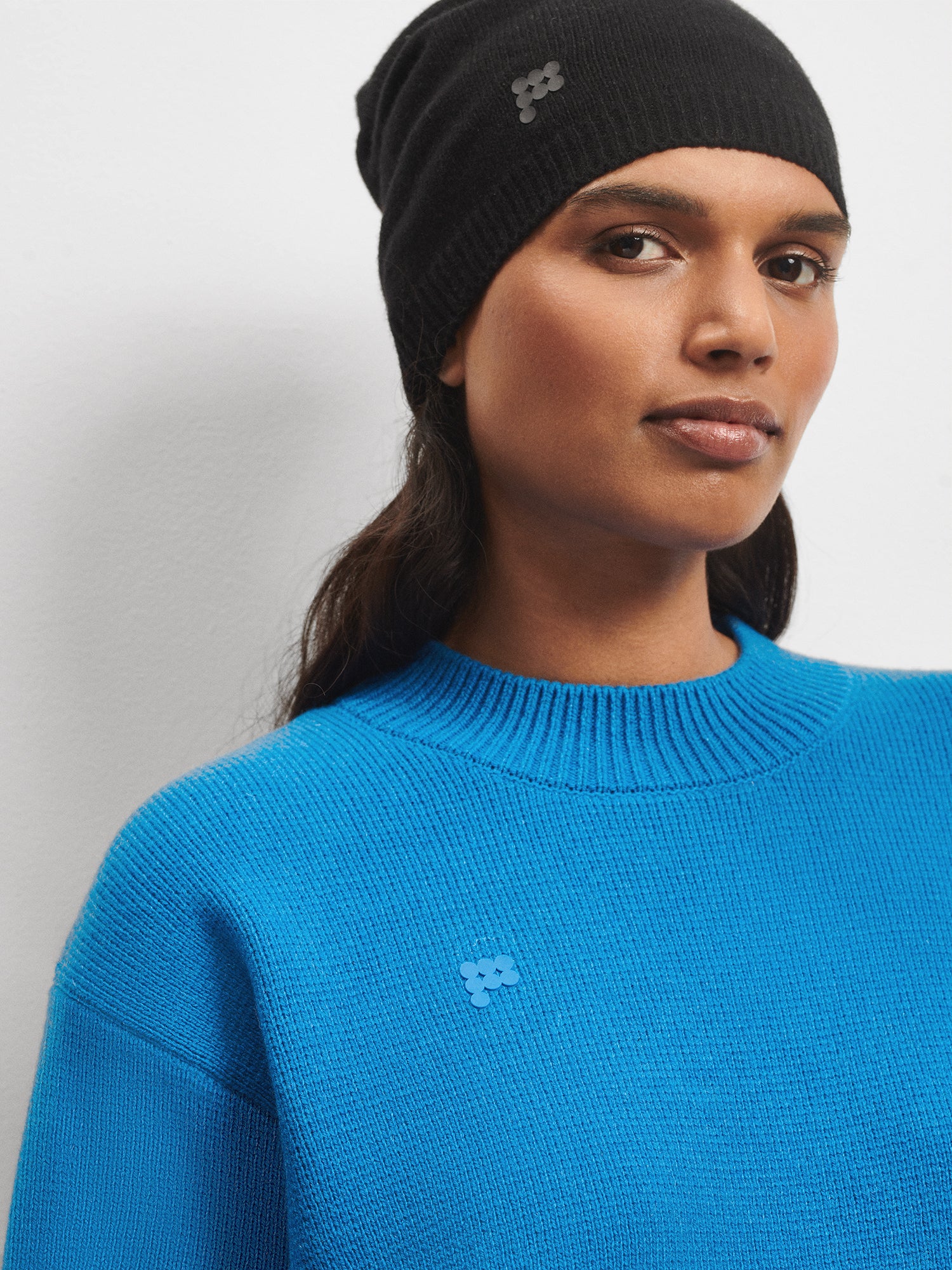 Recycled_Cashmere_Knit_Crew_NeckSweater_Cerulean_Blue-female-3
