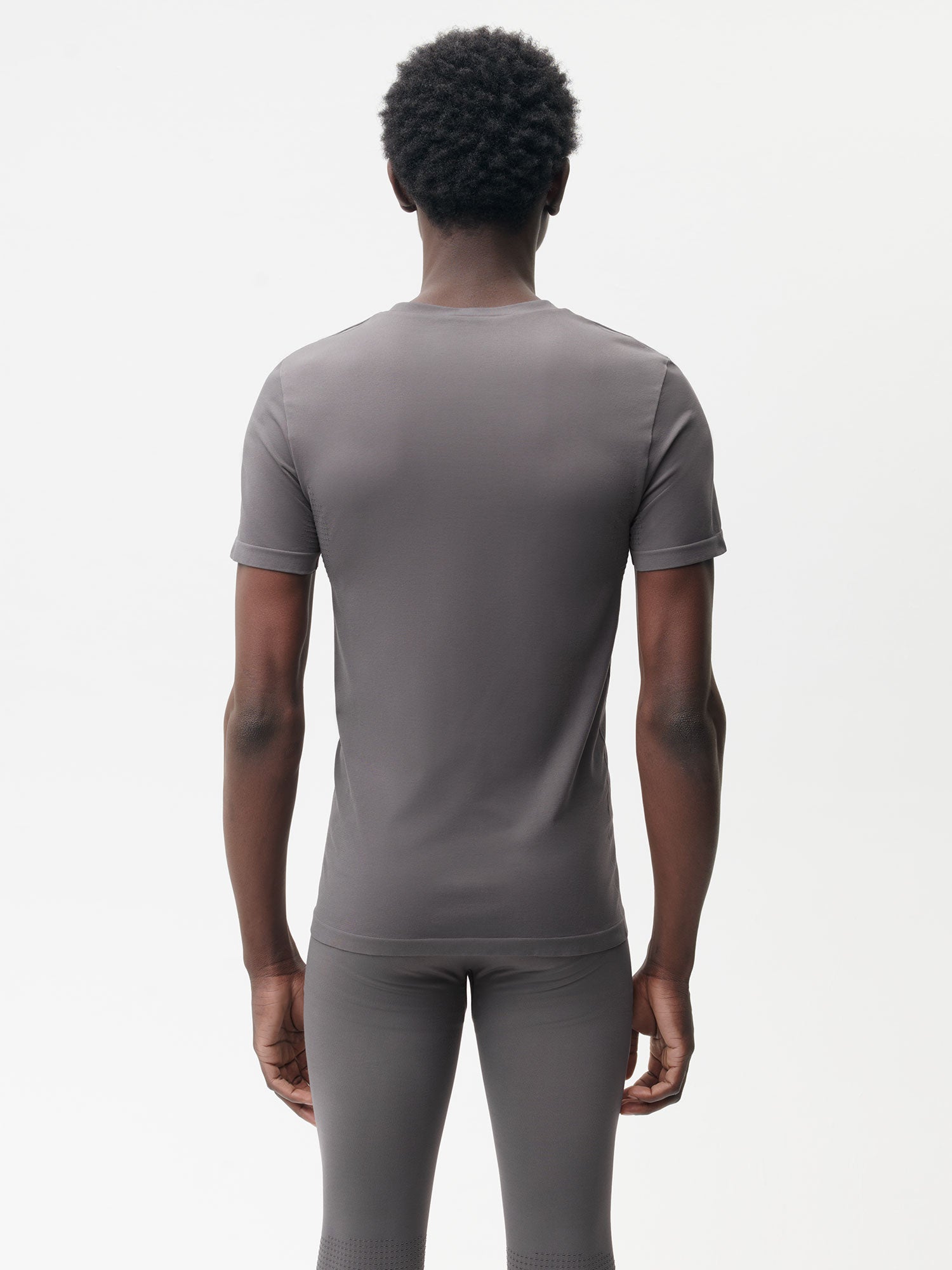 Activewear-3.1-Seamless-Mesh-T-Shirt-Volcanic-Grey-Male-2