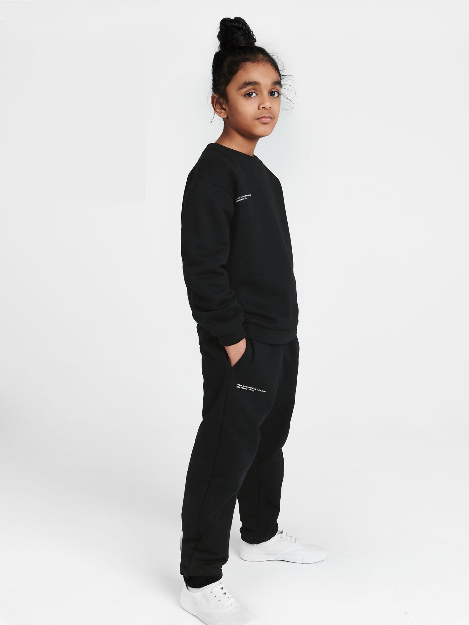 Kids Organic Cotton Sweatshirt Black Model