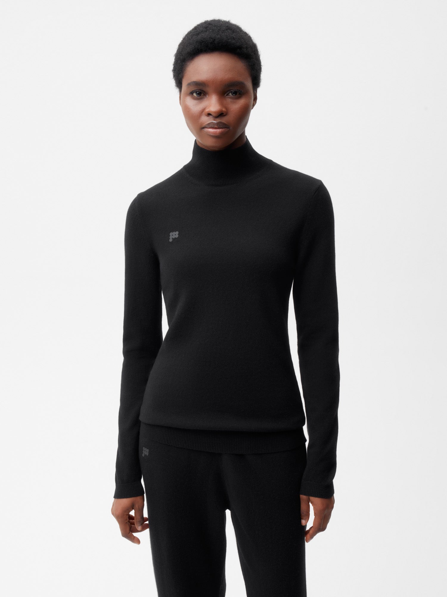 Women Recycled Cashmere Fitted Turtleneck Top—black 