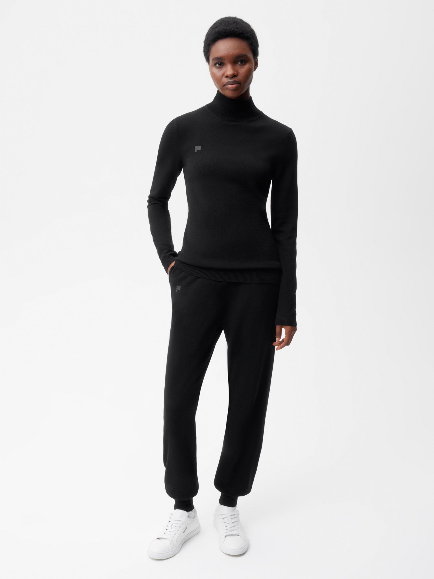 Women Recycled Cashmere Fitted Turtleneck Top—black 