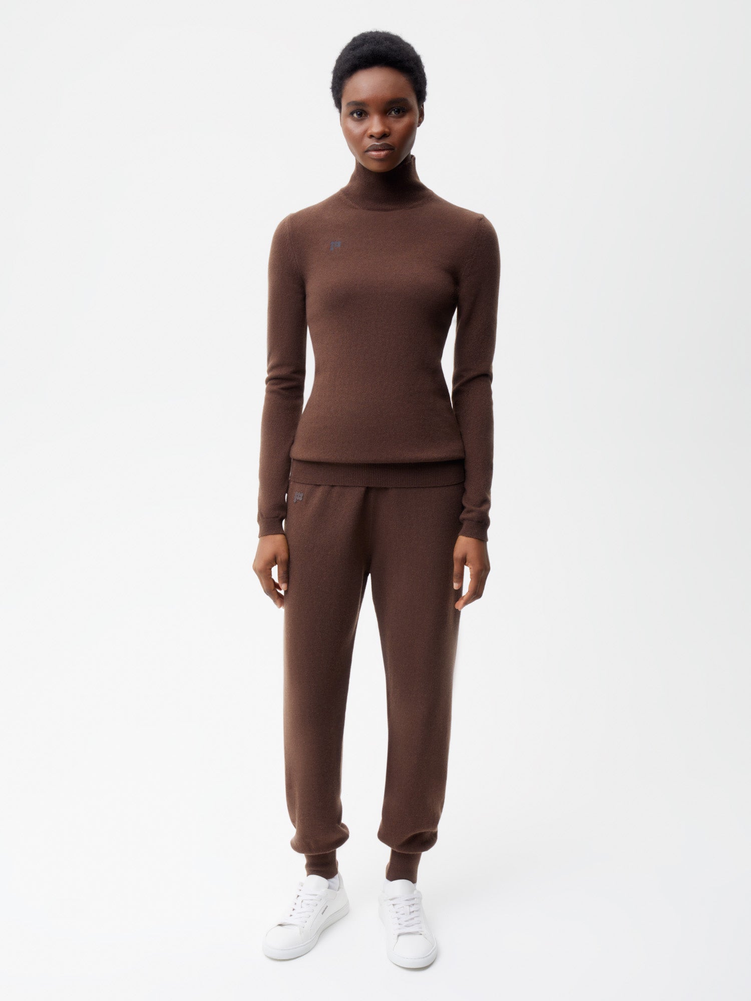 Women Recycled Cashmere Fitted Turtleneck Top‚Äîchestnut brown 