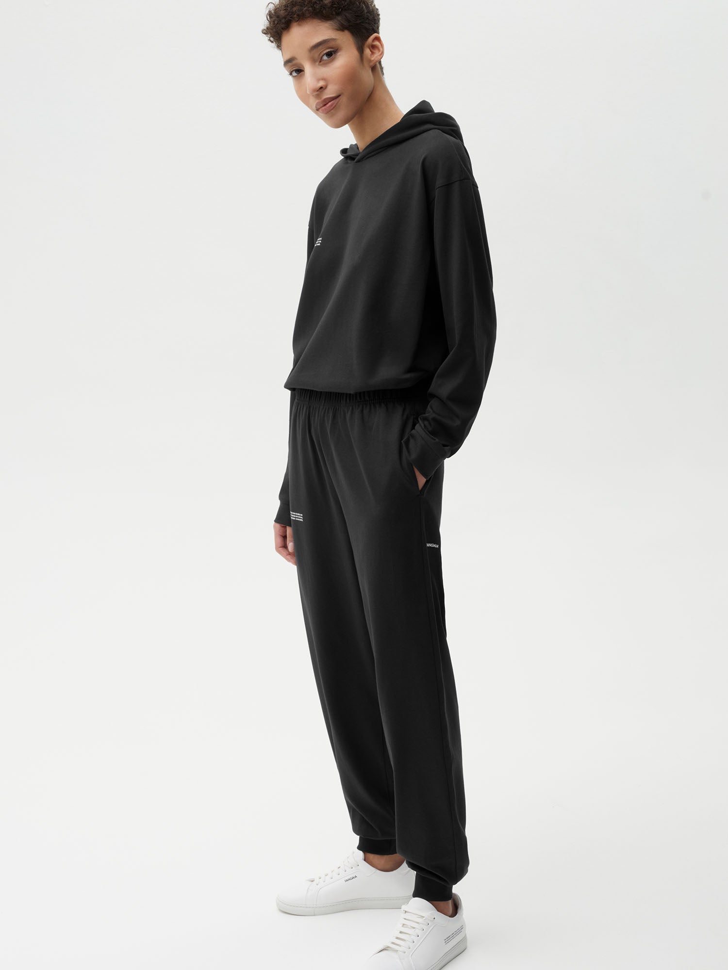 Seaweed Fiber Loungewear Track Pants Black  Model